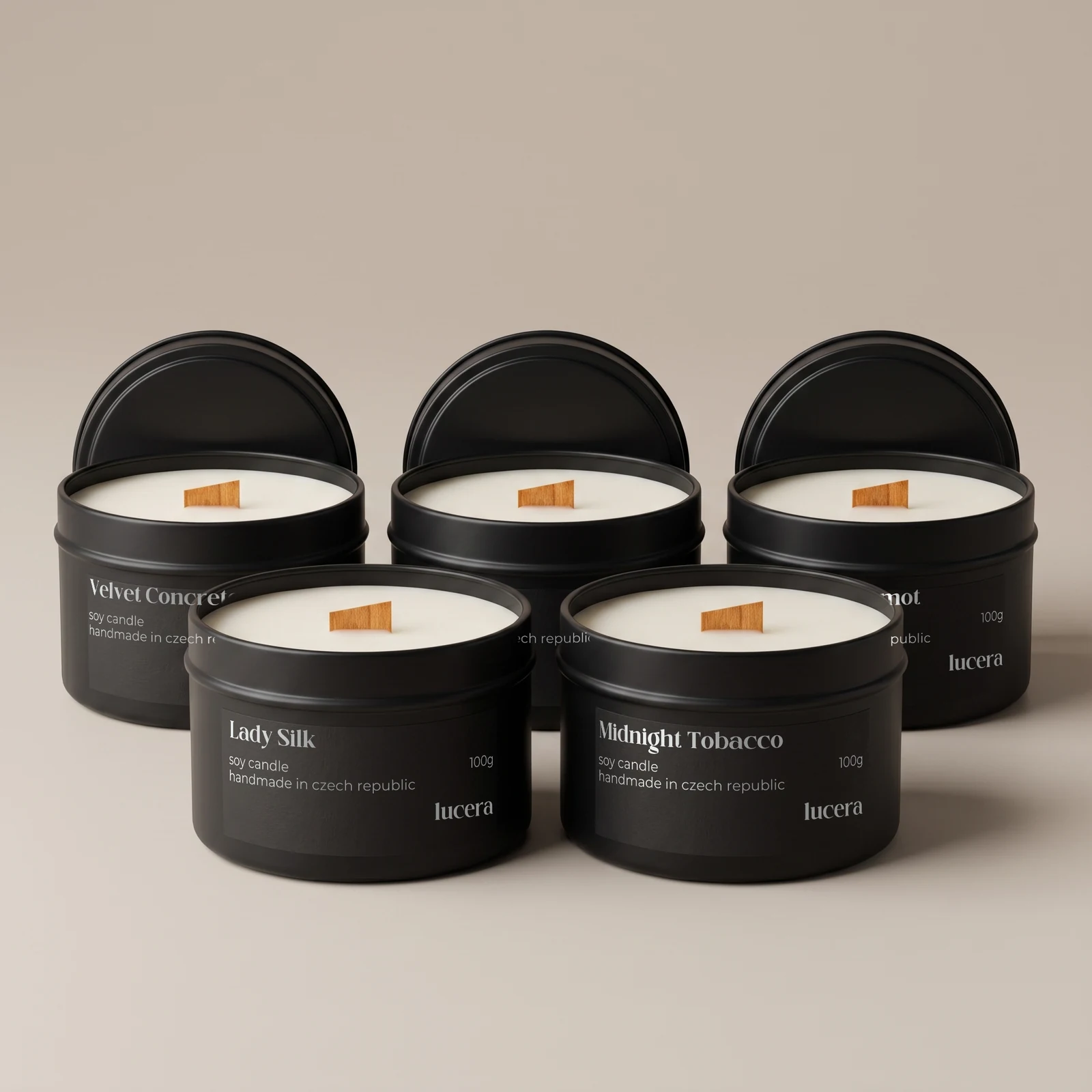The Collection MAISON LUCERA – pět plechových svíček 100 g: Velvet Concrete, Noir, Italian Bergamot, Lady Silk a Midnight Tobacco