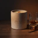 MEDOVÁ WHISKEY – betonová svíčka | Lucera