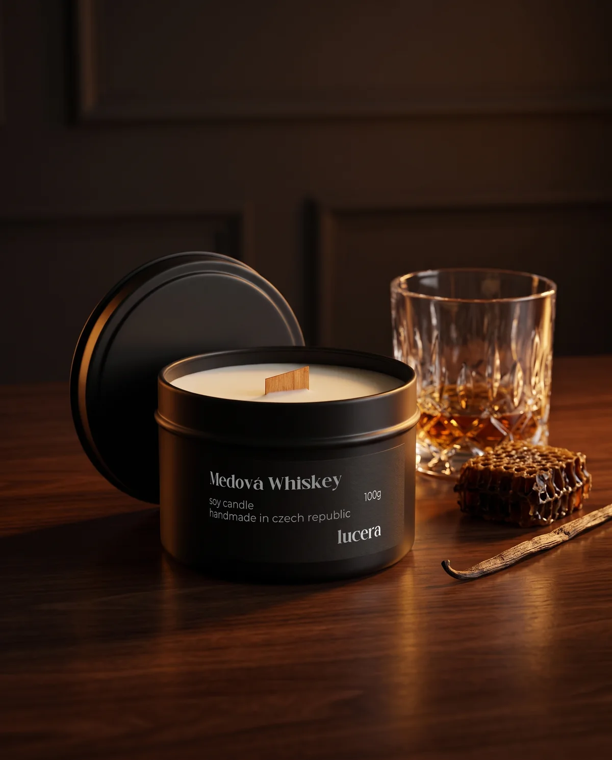 MEDOVÁ WHISKEY – testovací svíčka v aranžmá | Lucera